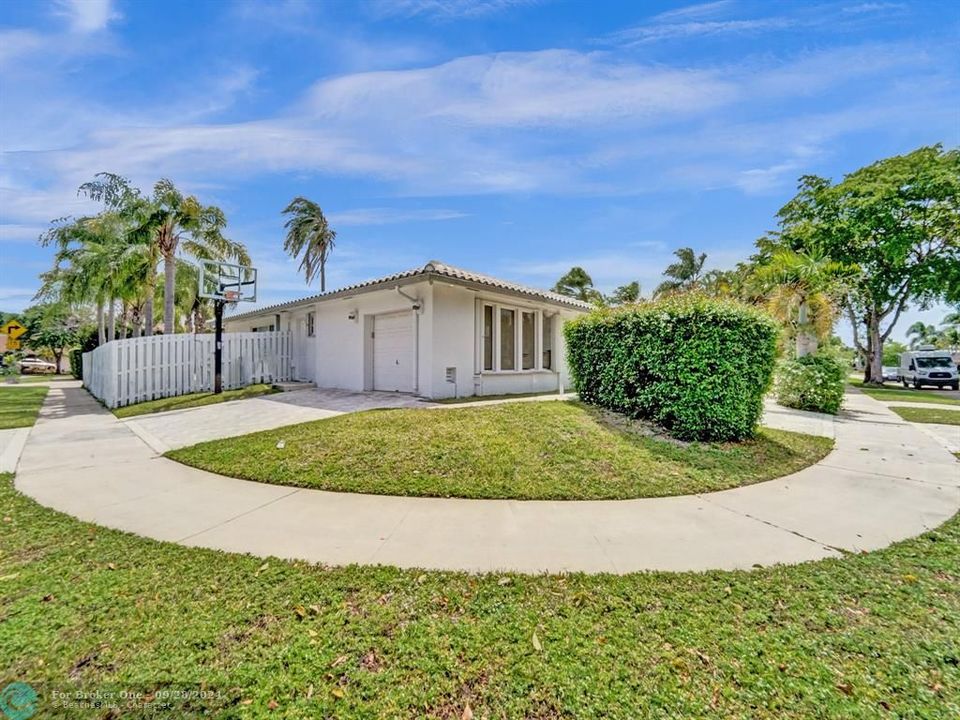 Active With Contract: $8,000 (5 beds, 3 baths, 3001 Square Feet)