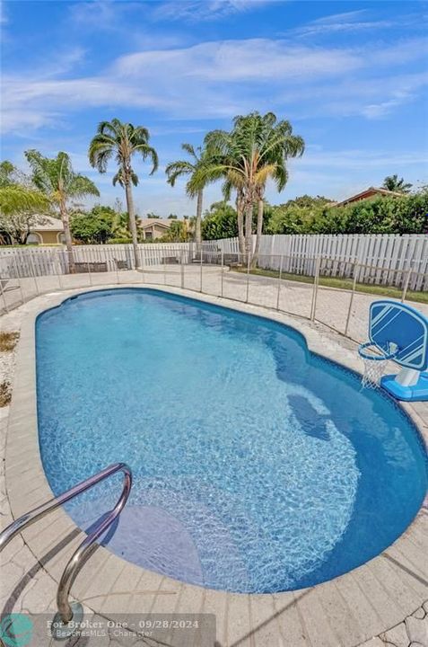 Active With Contract: $8,000 (5 beds, 3 baths, 3001 Square Feet)