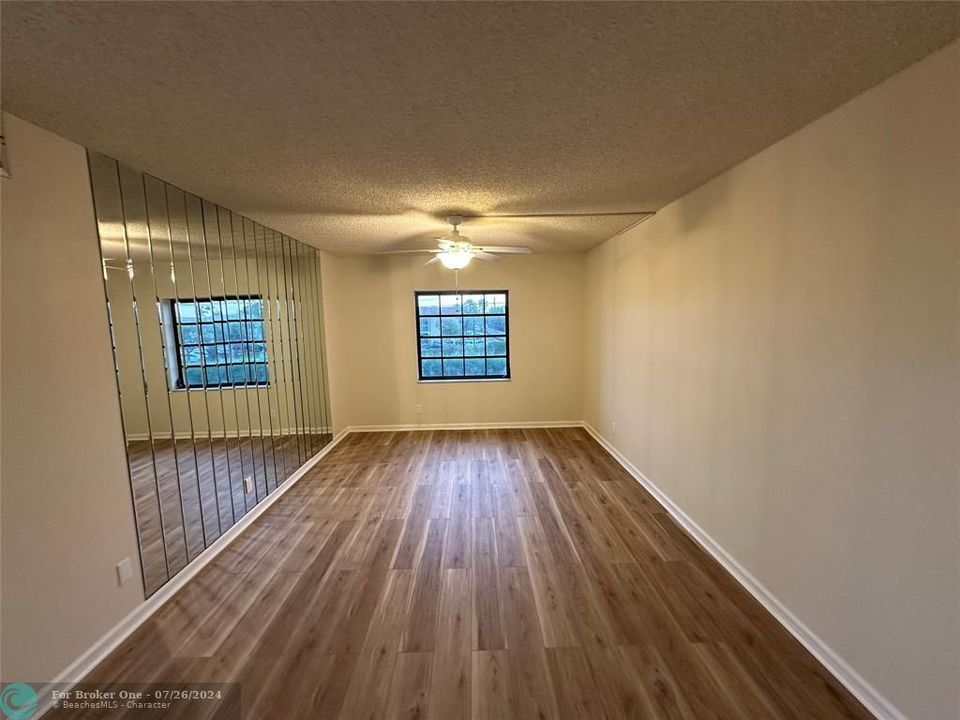 Recently Rented: $1,750 (2 beds, 2 baths, 966 Square Feet)