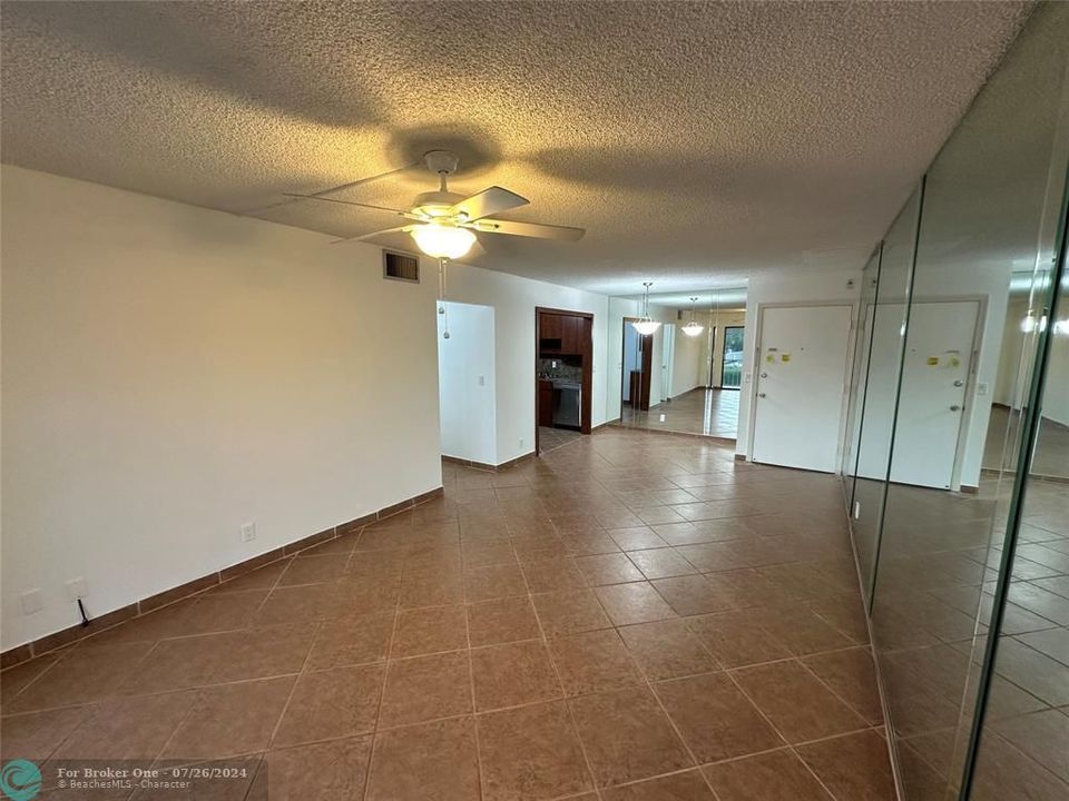 Recently Rented: $1,750 (2 beds, 2 baths, 966 Square Feet)
