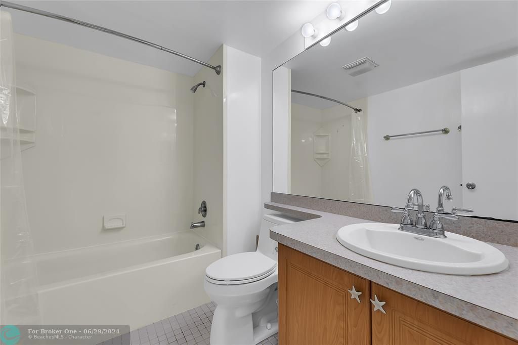 合同活跃: $270,000 (2 贝兹, 2 浴室, 1533 平方英尺)