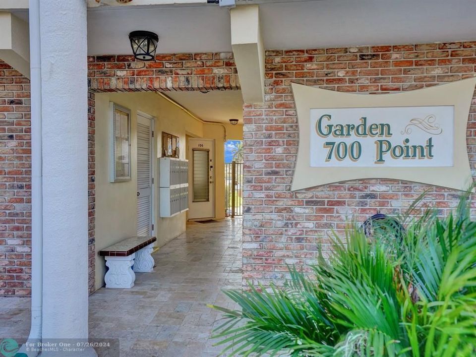 Recently Sold: $279,900 (1 beds, 1 baths, 620 Square Feet)