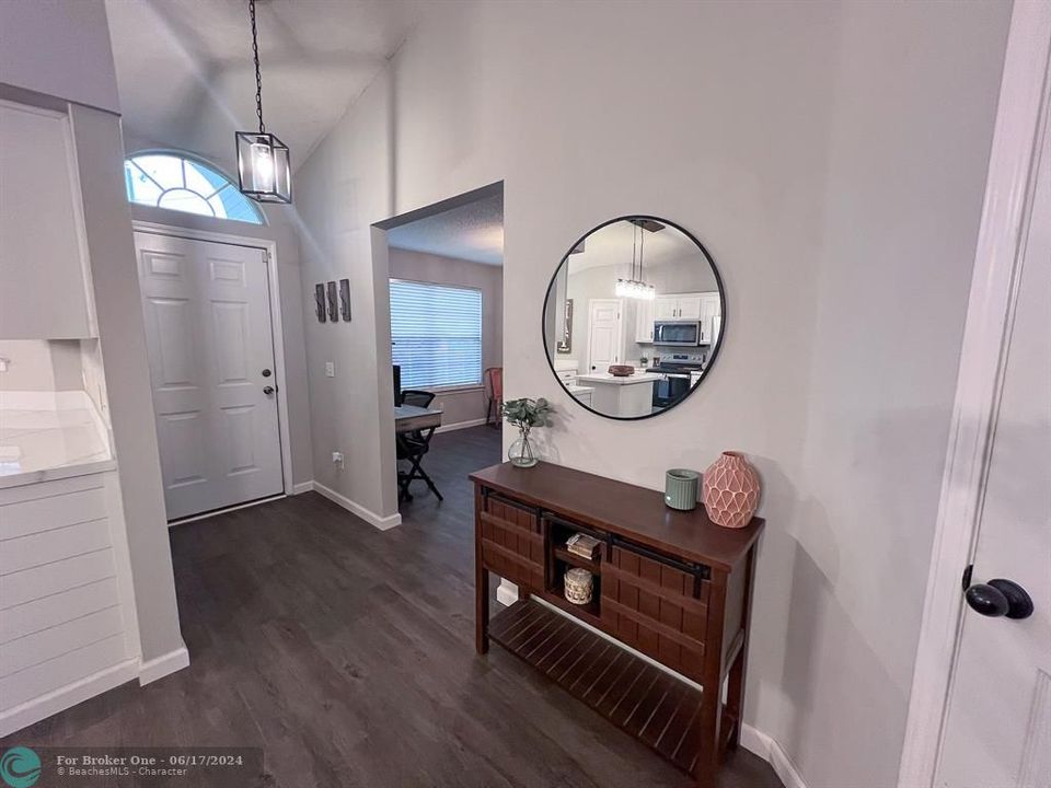 Recently Sold: $325,000 (3 beds, 2 baths, 1819 Square Feet)