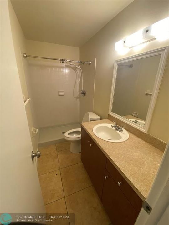 For Sale: $2,200 (2 beds, 2 baths, 1200 Square Feet)