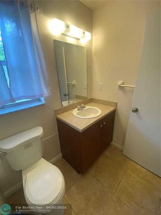 For Sale: $2,200 (2 beds, 2 baths, 1200 Square Feet)