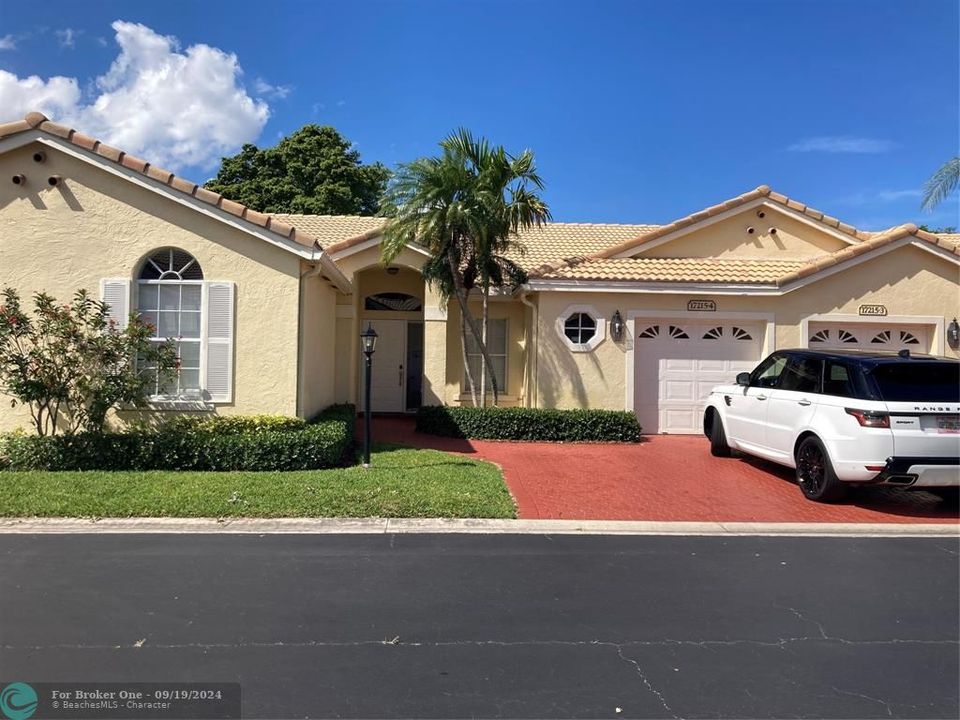 Active With Contract: $409,900 (3 beds, 2 baths, 1426 Square Feet)