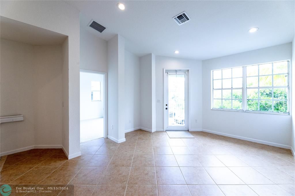 For Sale: $320,000 (2 beds, 2 baths, 1022 Square Feet)