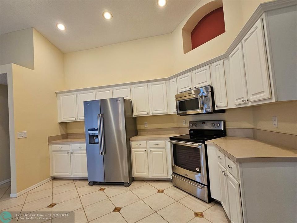 For Rent: $4,950 (4 beds, 3 baths, 2414 Square Feet)