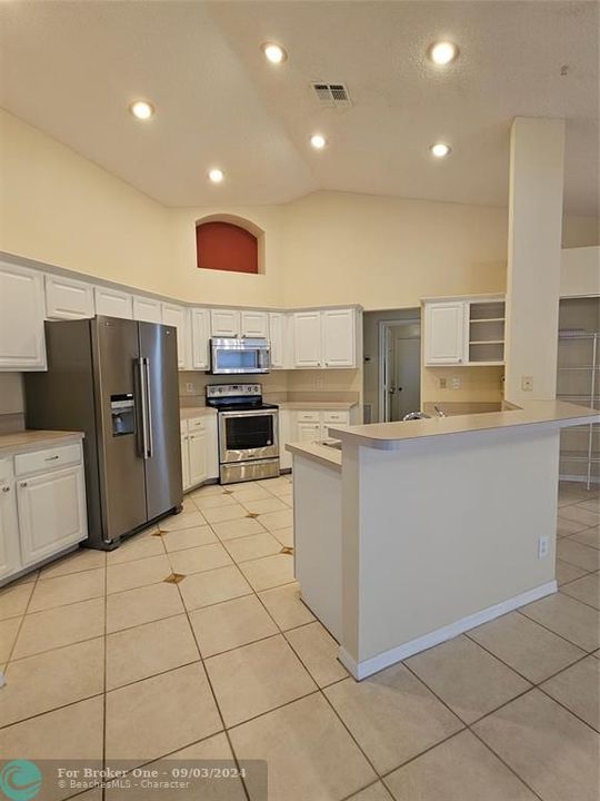 For Rent: $4,950 (4 beds, 3 baths, 2414 Square Feet)