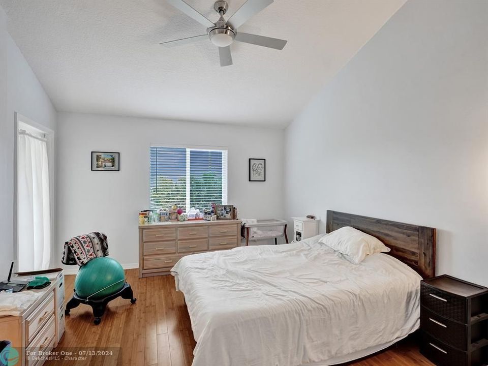 For Sale: $465,000 (3 beds, 2 baths, 2416 Square Feet)