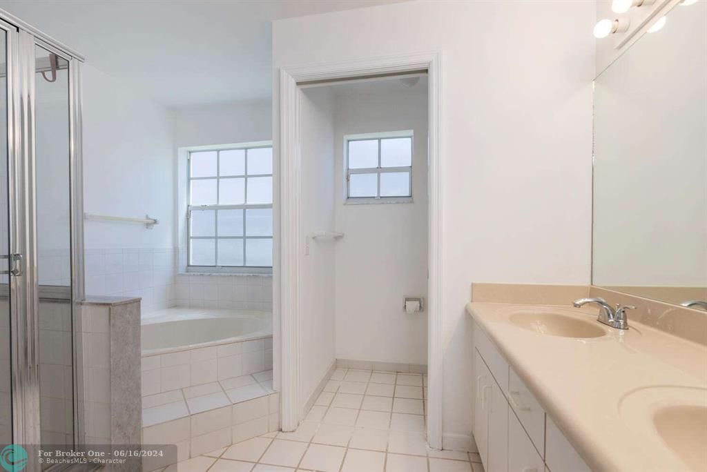 Active With Contract: $420,000 (3 beds, 2 baths, 1729 Square Feet)