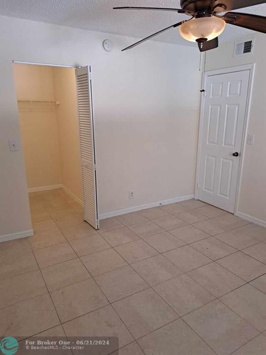 Active With Contract: $189,000 (2 beds, 1 baths, 1035 Square Feet)