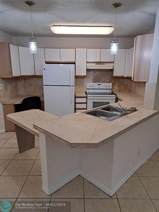 Active With Contract: $189,000 (2 beds, 1 baths, 1035 Square Feet)
