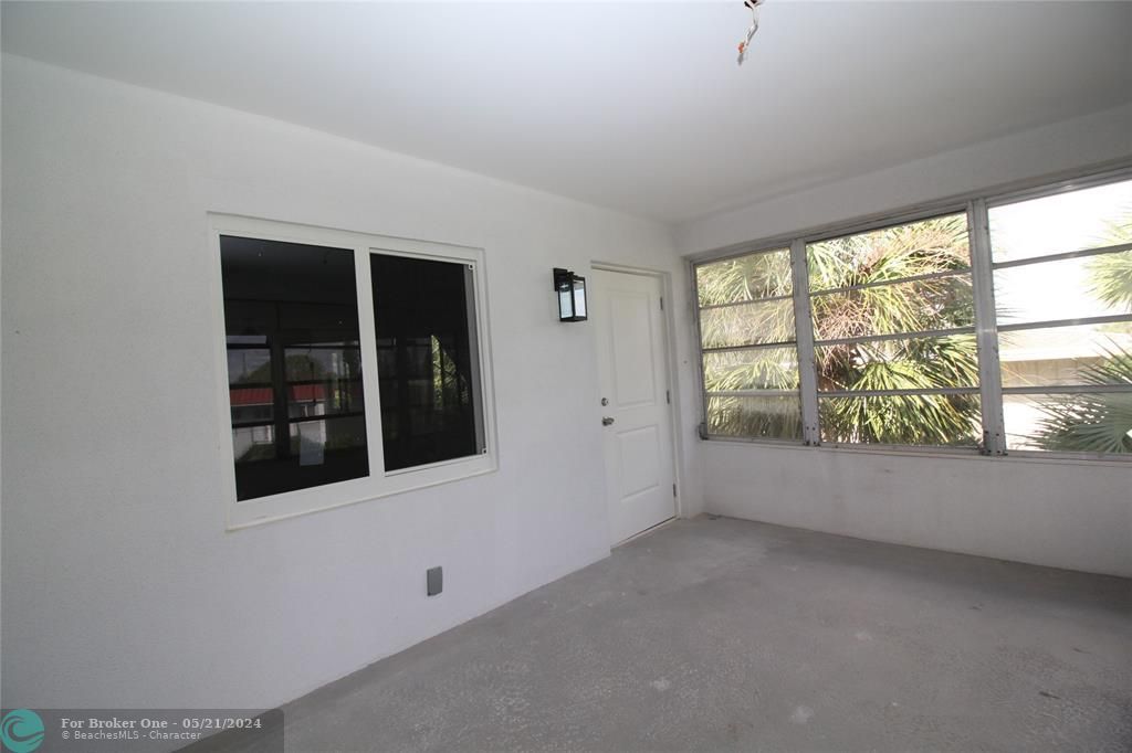 Active With Contract: $2,900 (2 beds, 2 baths, 1400 Square Feet)
