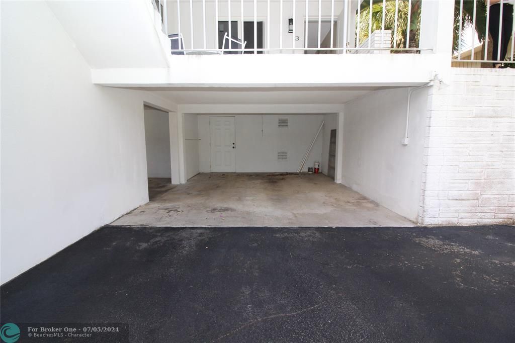 Active With Contract: $2,900 (2 beds, 2 baths, 1400 Square Feet)