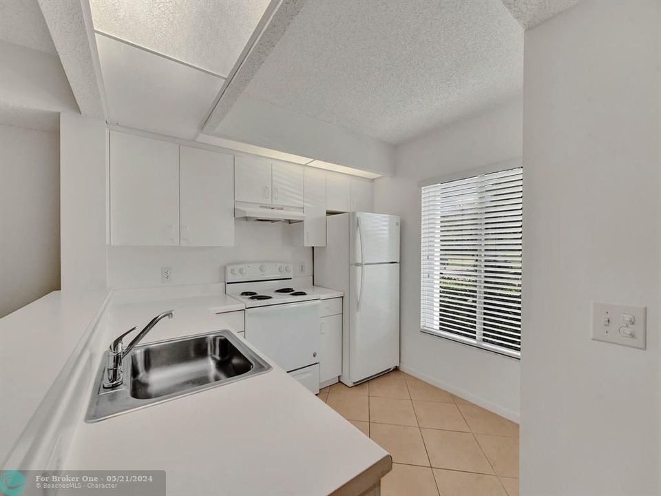 Active With Contract: $150,000 (1 beds, 1 baths, 540 Square Feet)
