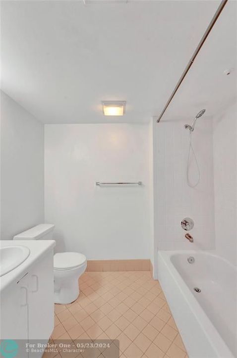 合同活跃: $150,000 (1 贝兹, 1 浴室, 540 平方英尺)