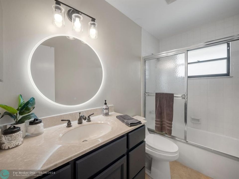 Active With Contract: $2,750 (2 beds, 2 baths, 1317 Square Feet)