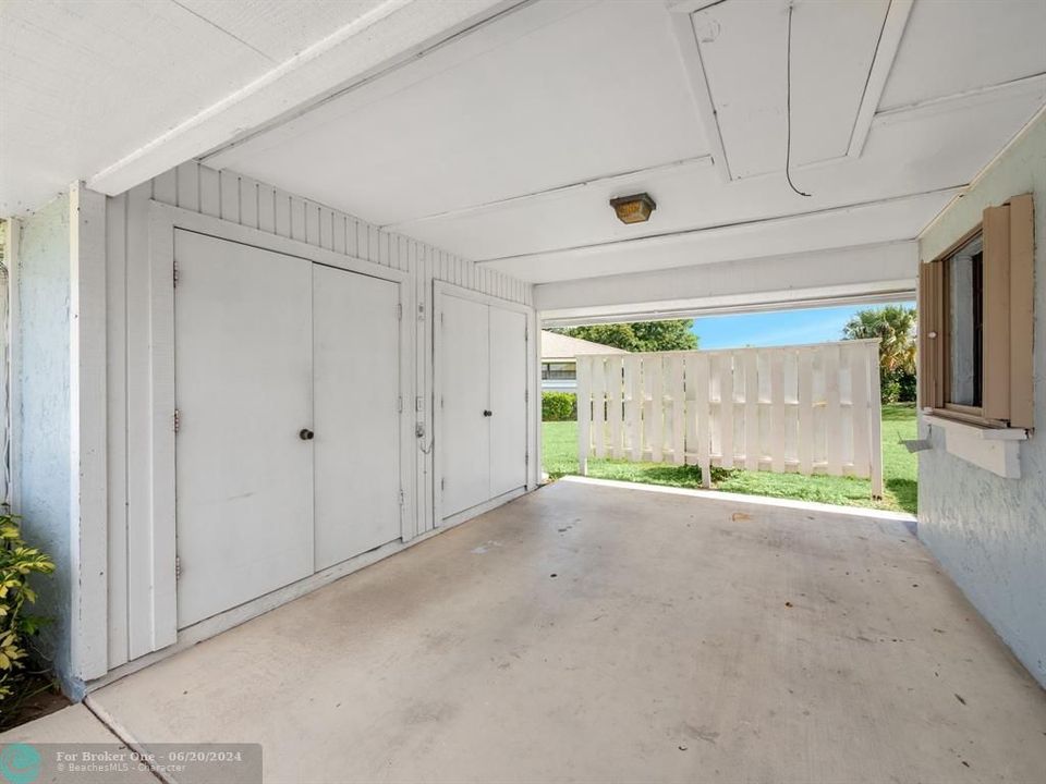 Active With Contract: $2,750 (2 beds, 2 baths, 1317 Square Feet)
