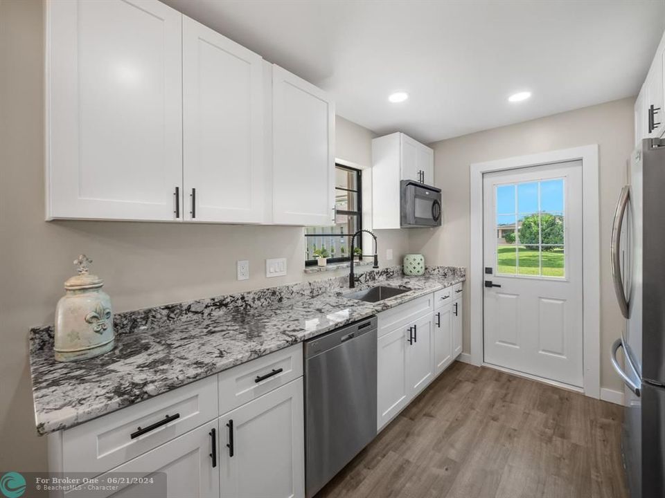 Active With Contract: $2,750 (2 beds, 2 baths, 1317 Square Feet)