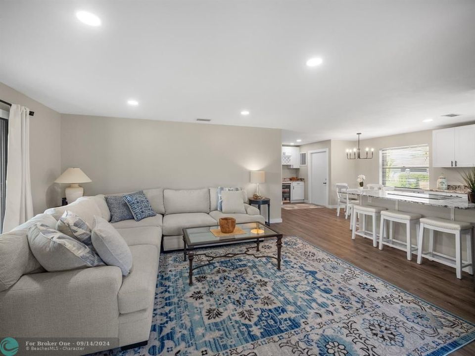 Active With Contract: $2,750 (2 beds, 2 baths, 1317 Square Feet)