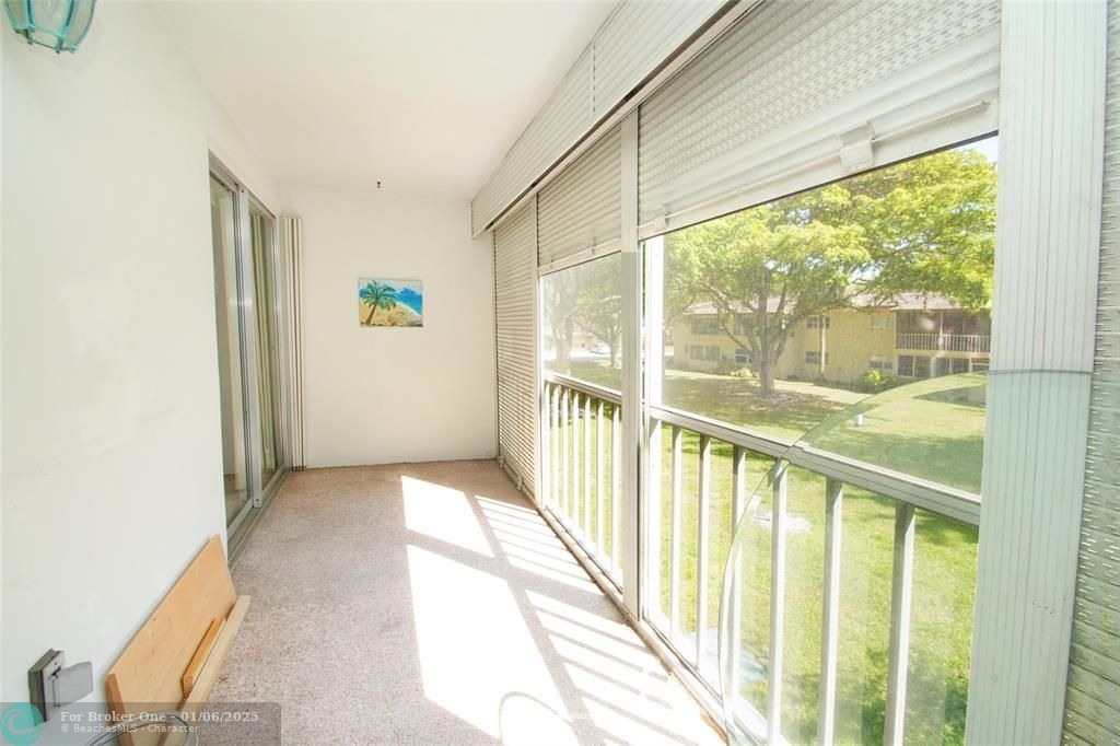 Active With Contract: $99,000 (1 beds, 1 baths, 734 Square Feet)