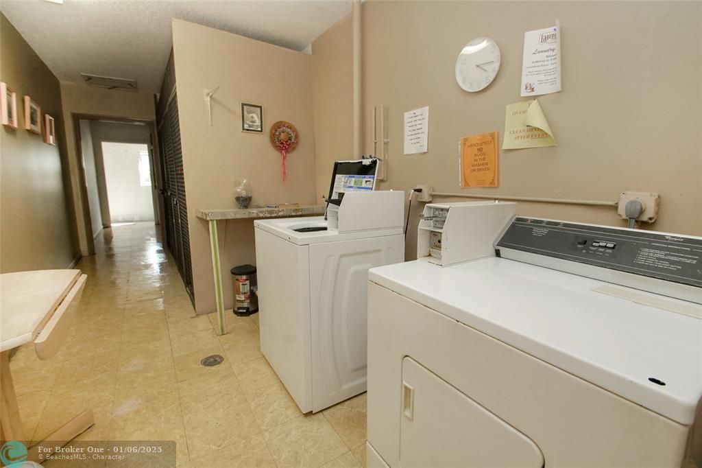 Active With Contract: $99,000 (1 beds, 1 baths, 734 Square Feet)