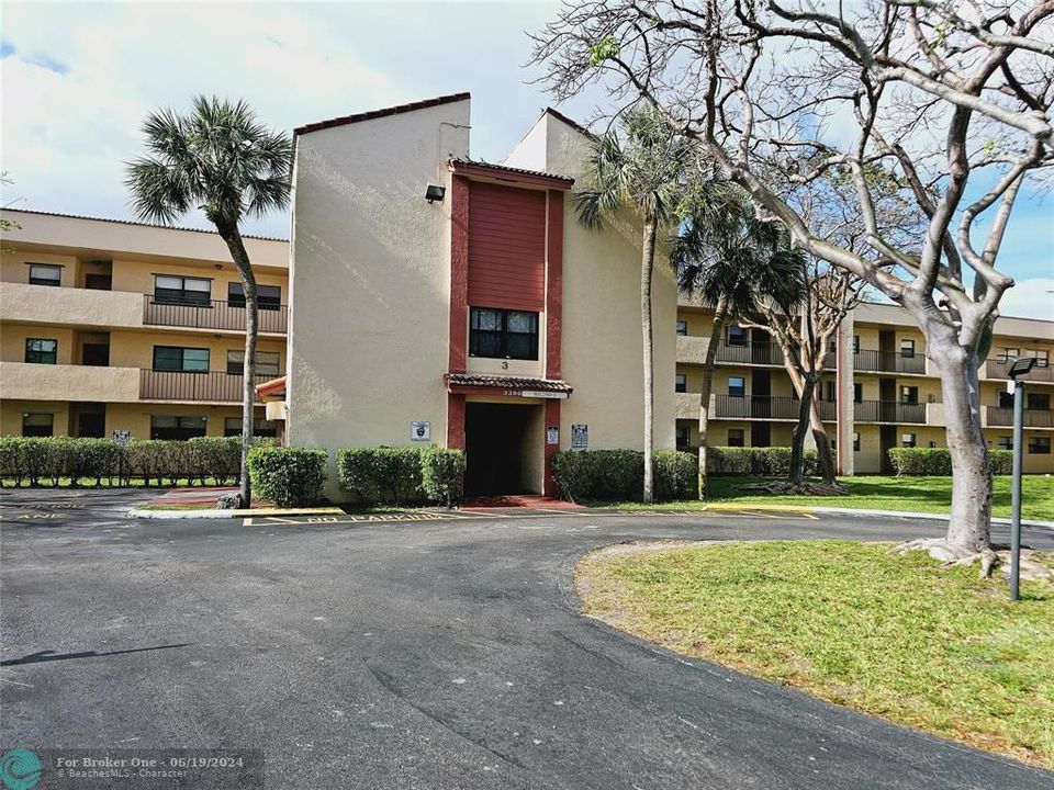Recently Sold: $240,000 (2 beds, 2 baths, 820 Square Feet)