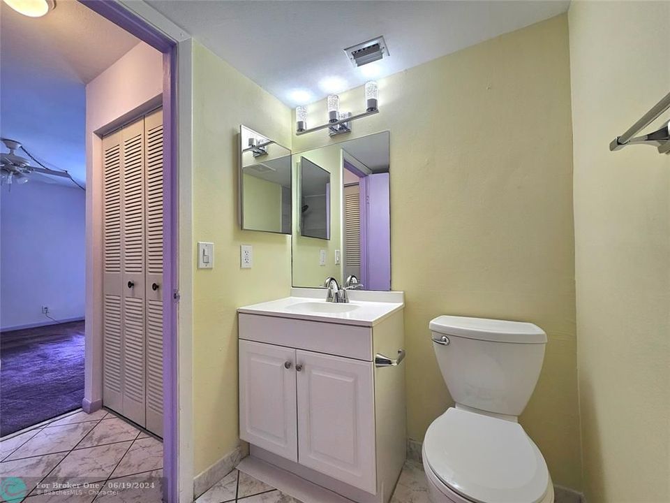 最近售出: $240,000 (2 贝兹, 2 浴室, 820 平方英尺)