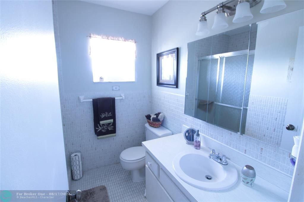 For Sale: $199,000 (2 beds, 2 baths, 968 Square Feet)