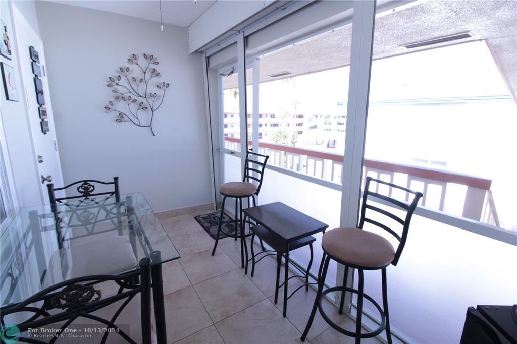 For Sale: $199,000 (2 beds, 2 baths, 968 Square Feet)