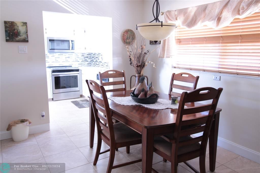 For Sale: $199,000 (2 beds, 2 baths, 968 Square Feet)