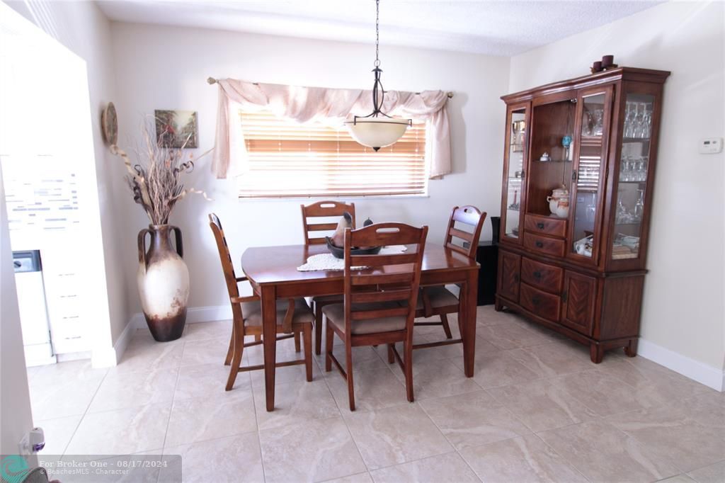 For Sale: $199,000 (2 beds, 2 baths, 968 Square Feet)