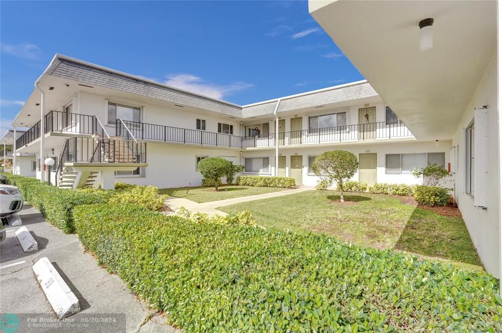 Active With Contract: $1,400 (1 beds, 1 baths, 612 Square Feet)