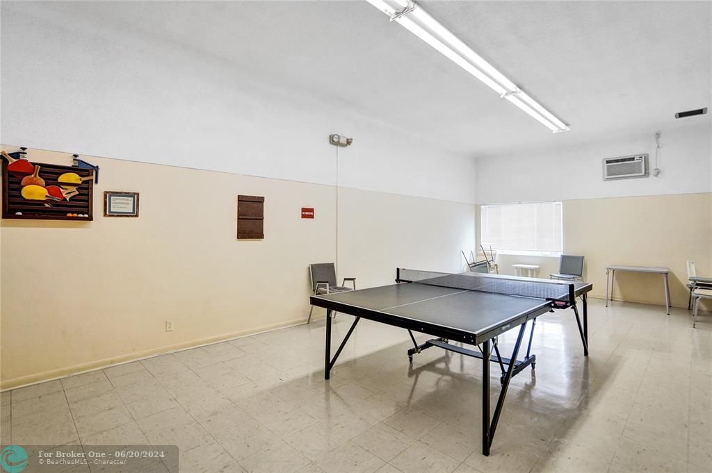 Active With Contract: $1,400 (1 beds, 1 baths, 612 Square Feet)
