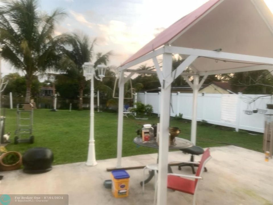 Recently Sold: $345,000 (3 beds, 2 baths, 1063 Square Feet)