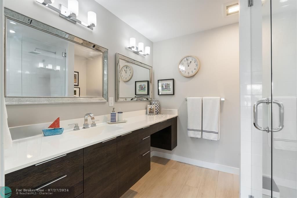 Recently Sold: $500,000 (2 beds, 2 baths, 1330 Square Feet)