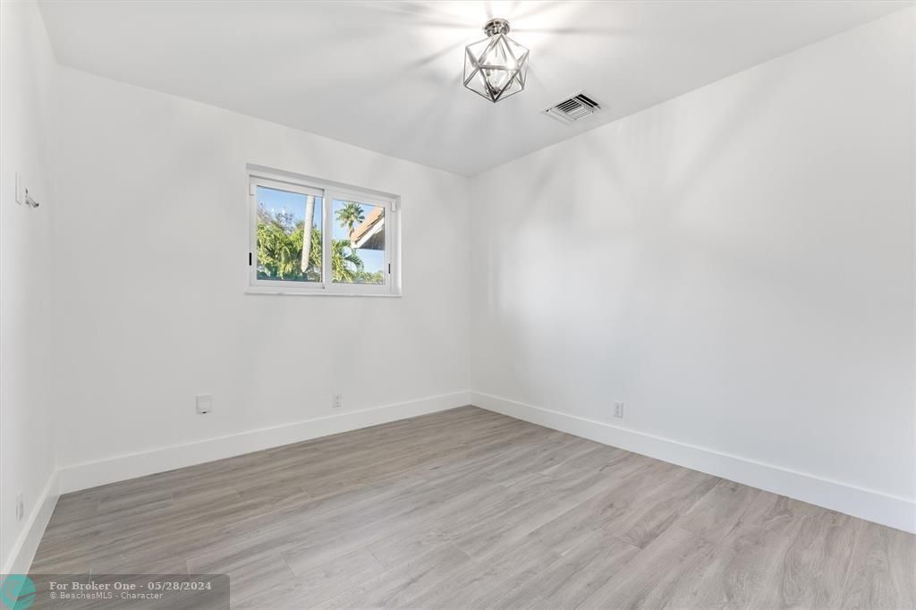 For Sale: $1,245,000 (4 beds, 2 baths, 2205 Square Feet)
