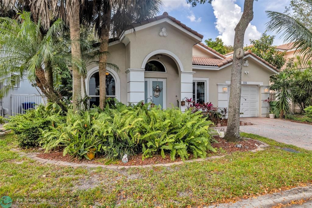 Recently Sold: $569,000 (3 beds, 2 baths, 1590 Square Feet)