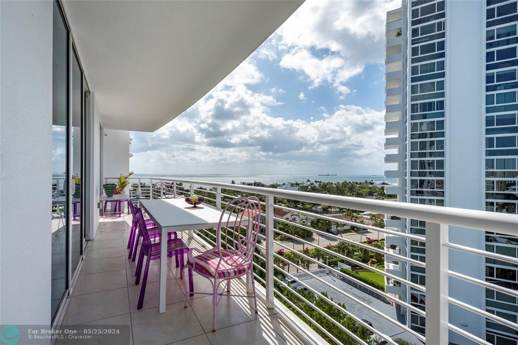 Active With Contract: $1,065,000 (2 beds, 2 baths, 1274 Square Feet)