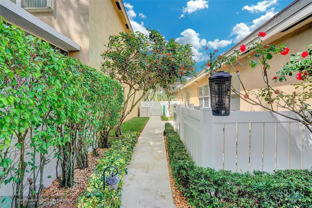 Active With Contract: $599,000 (3 beds, 2 baths, 1515 Square Feet)