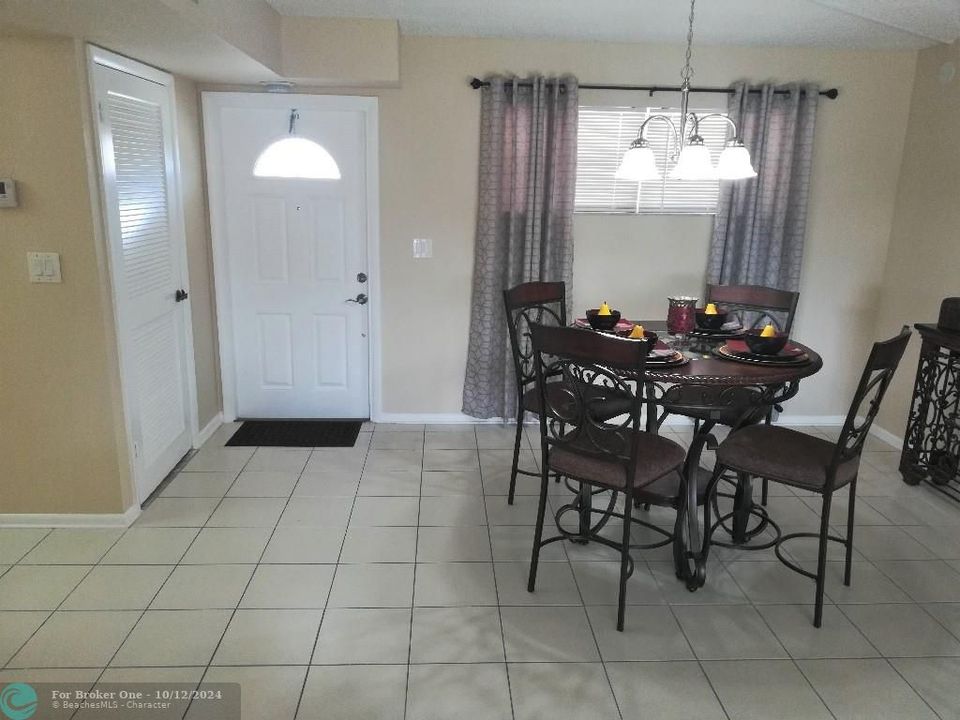 For Sale: $185,000 (2 beds, 1 baths, 1050 Square Feet)