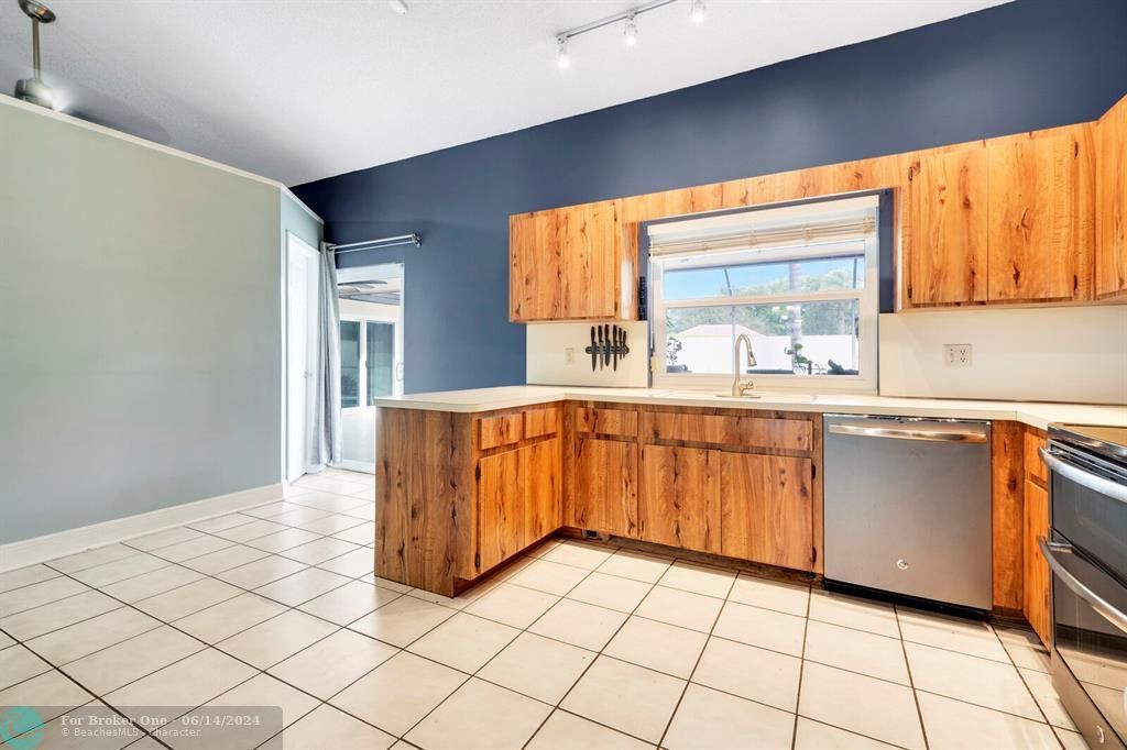 Active With Contract: $625,000 (4 beds, 2 baths, 1900 Square Feet)
