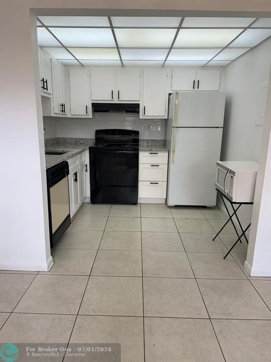 Recently Rented: $1,450 (1 beds, 1 baths, 760 Square Feet)
