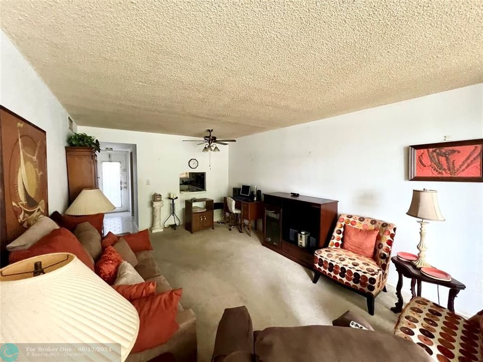 Active With Contract: $75,000 (1 beds, 1 baths, 640 Square Feet)