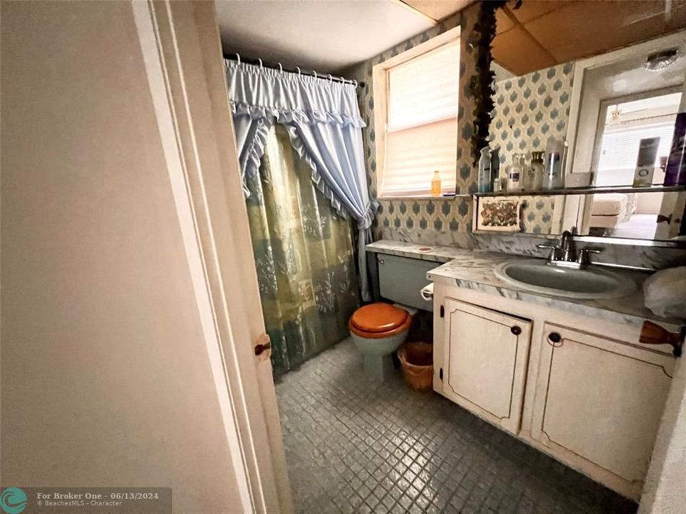 Под контрактом: $75,000 (1 спален, 1 ванн, 640 Квадратных фут)