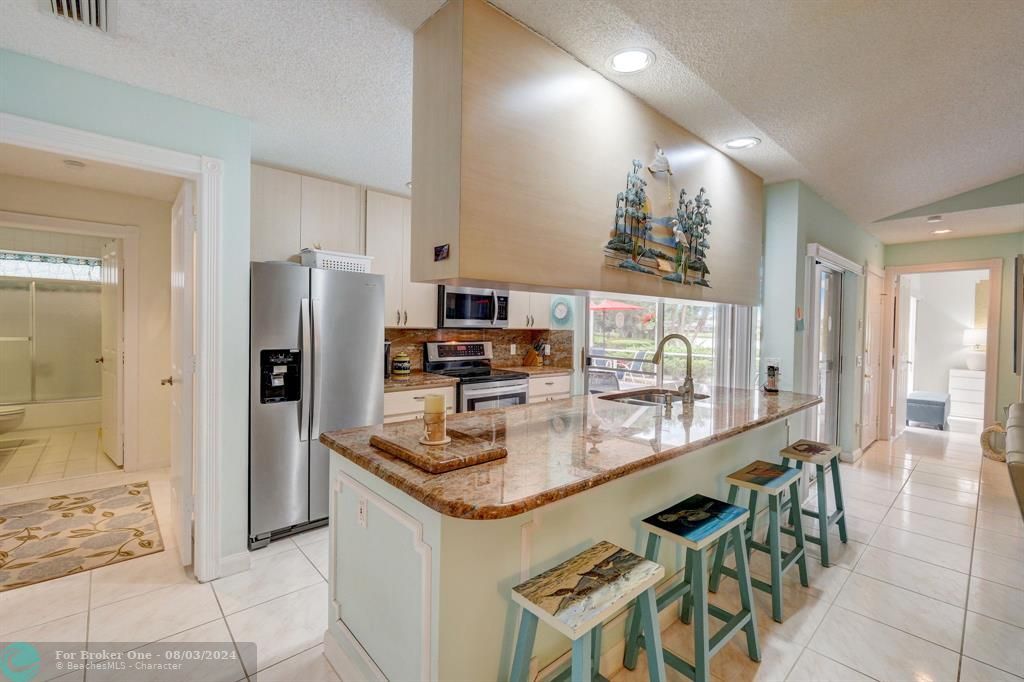 For Sale: $298,900 (2 beds, 2 baths, 1152 Square Feet)