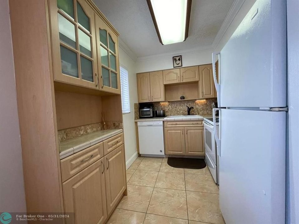 For Sale: $169,900 (2 beds, 1 baths, 848 Square Feet)
