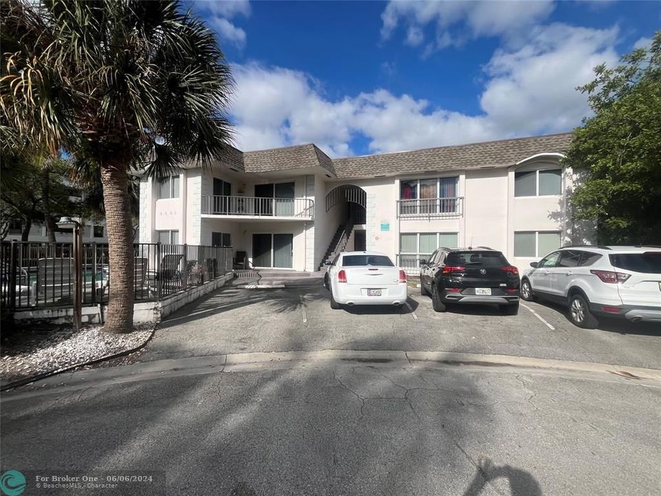 Recently Sold: $2,400 (2 beds, 2 baths, 7583 Square Feet)