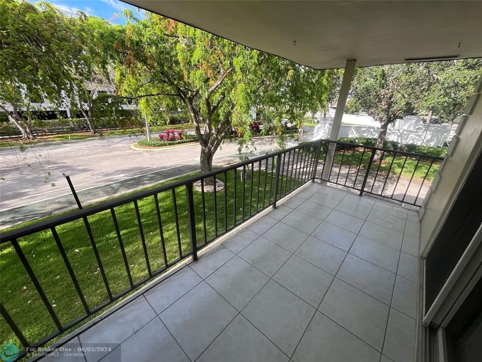 Recently Sold: $2,400 (2 beds, 2 baths, 7583 Square Feet)